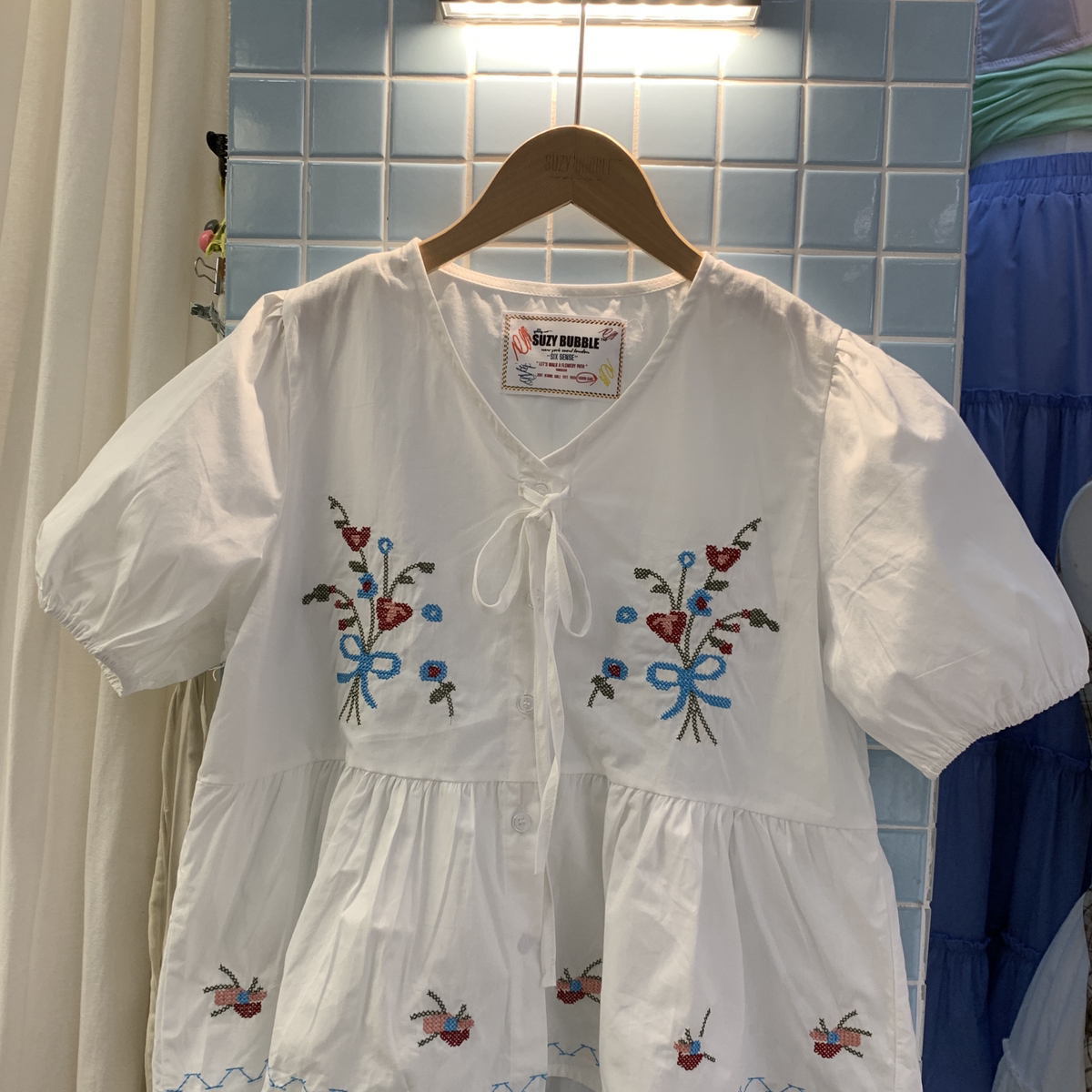 清仓不退换 夏季法式纯棉刺绣花泡泡短袖V领单排扣绑绳娃娃小衬衫