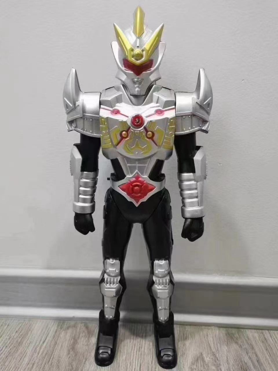 金甲战神超级英雄带灯光音乐儿童玩具机器人