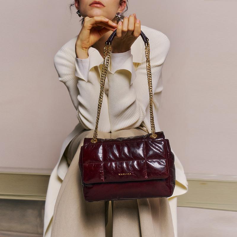 万里马油蜡皮菱格链条腋下包