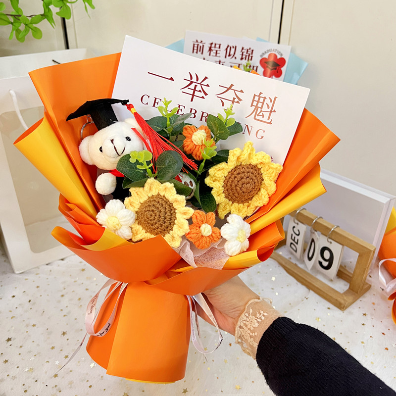 一举夺魁毕业成人礼送孩子中高考