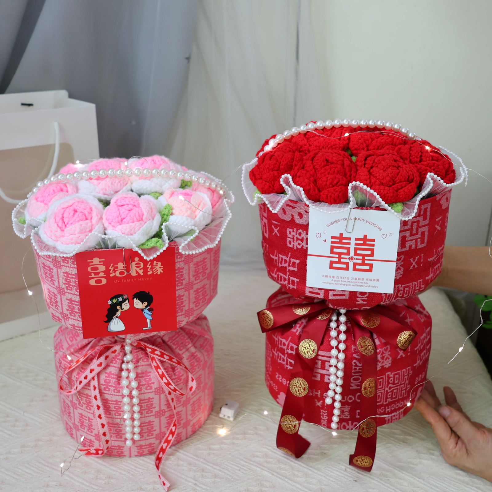 结婚订婚领证送新人手捧花束