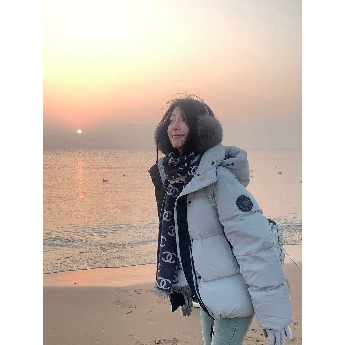 夏诗文 可溯源安心绒90北京白鸭绒连帽短款撞色羽绒服ABOUT POEM