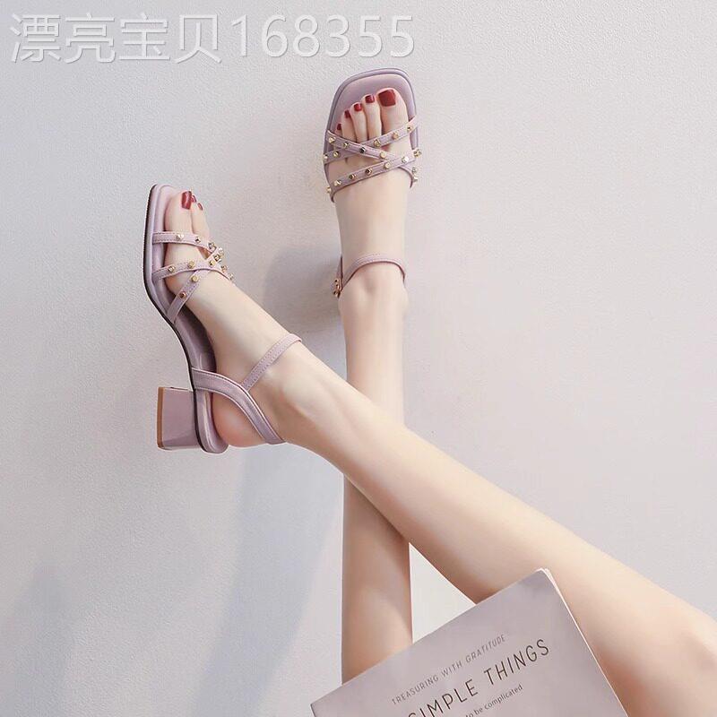 铆钉粗跟凉鞋女2026夏季新款法式时尚仙女风配裙子中跟时装罗马鞋