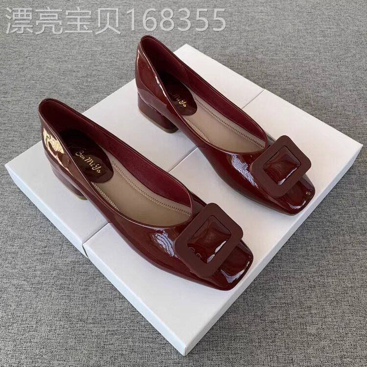 法式方头粗跟单鞋女2026新款百搭平底红色婚鞋通勤舒适浅口高跟鞋