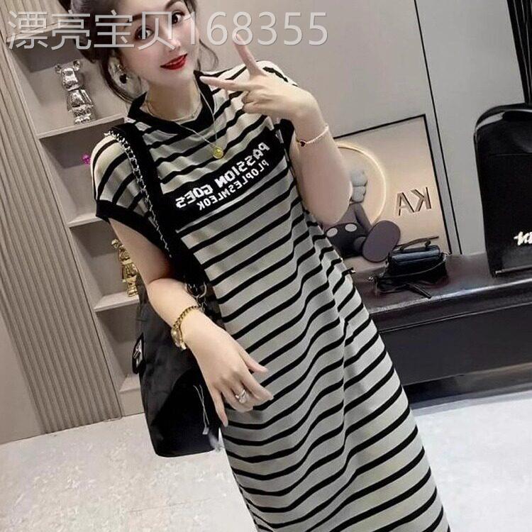 班奈悦轻奢高级连衣裙2025时尚条纹宽松开叉休闲显瘦中长款T恤裙
