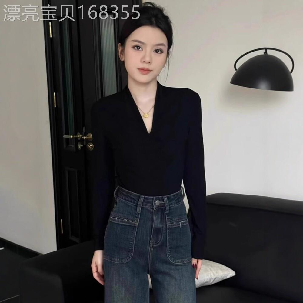 日系黑色正肩V领长袖T恤女士秋季气质通勤百搭高级感褶皱收腰上衣