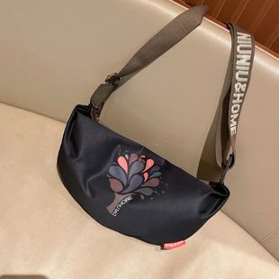 轻便超火包包女2025新款 高级洋气牛津布饺子包休闲旅行女士斜挎包