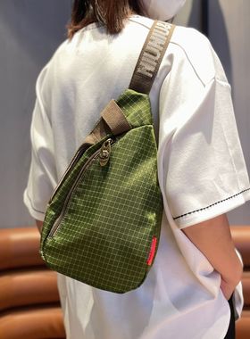 轻便洋气旅游包包女2025新款时尚防水牛津布女士斜挎包超火胸包小