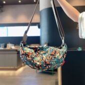 超火包包女2026新款 饺子包腰包女士斜挎包休闲帆布轻便旅游外出小