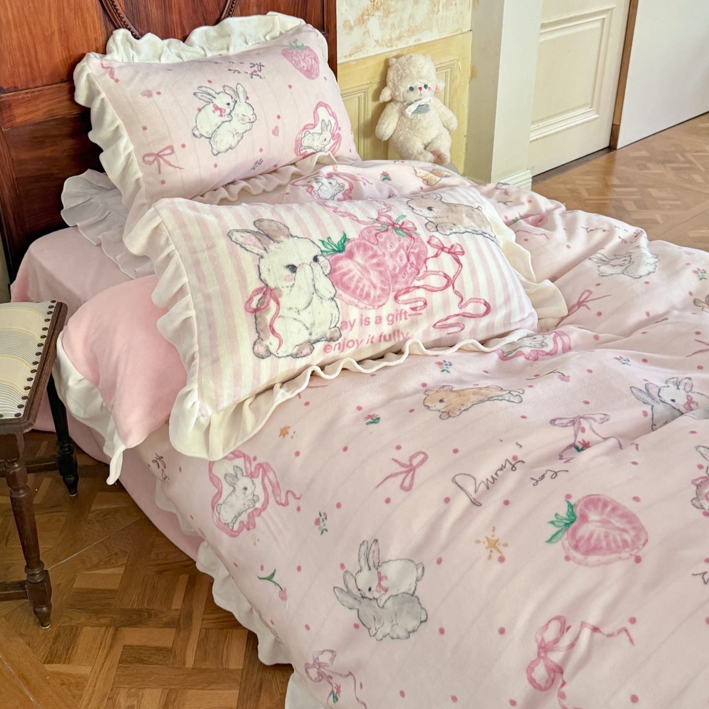 梨梦 草莓小兔 lolita牛奶绒四件套保暖珊瑚绒床单被套床上用品