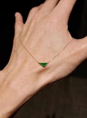 阳绿翡翠玉髓小绿豆三角项链女复古新中式小巧精致气质仿玉髓