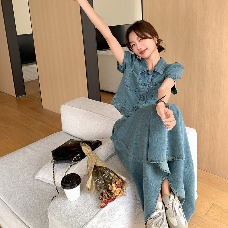 新中式盘扣蓝色牛仔上衣女夏2025新款港风复古显瘦高腰半身裙图片