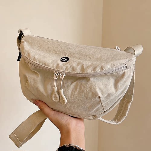 日系超轻防水牛津布包男女百搭单肩斜挎包尼龙轻便实用休闲马鞍包