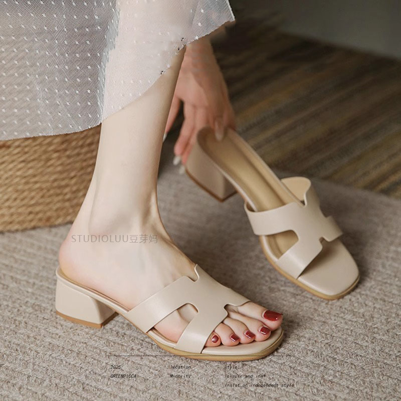 香港真皮粗跟拖鞋女夏外穿2025新款中跟巨好看凉拖时尚休闲一字拖