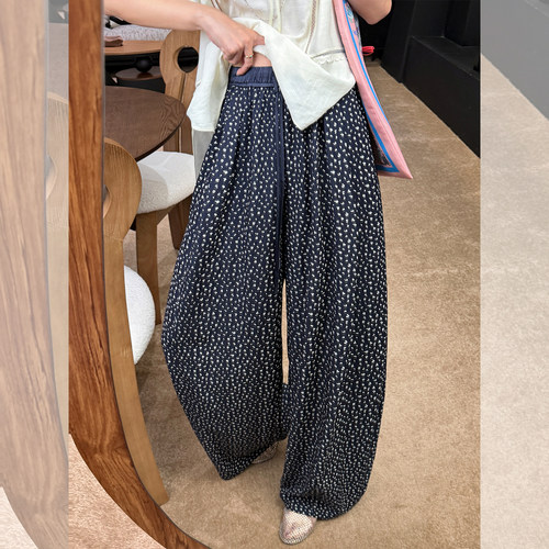 张涩涩5/21“蓝色茉莉”漫不经心的舒适感！藏青色复古碎花阔腿裤