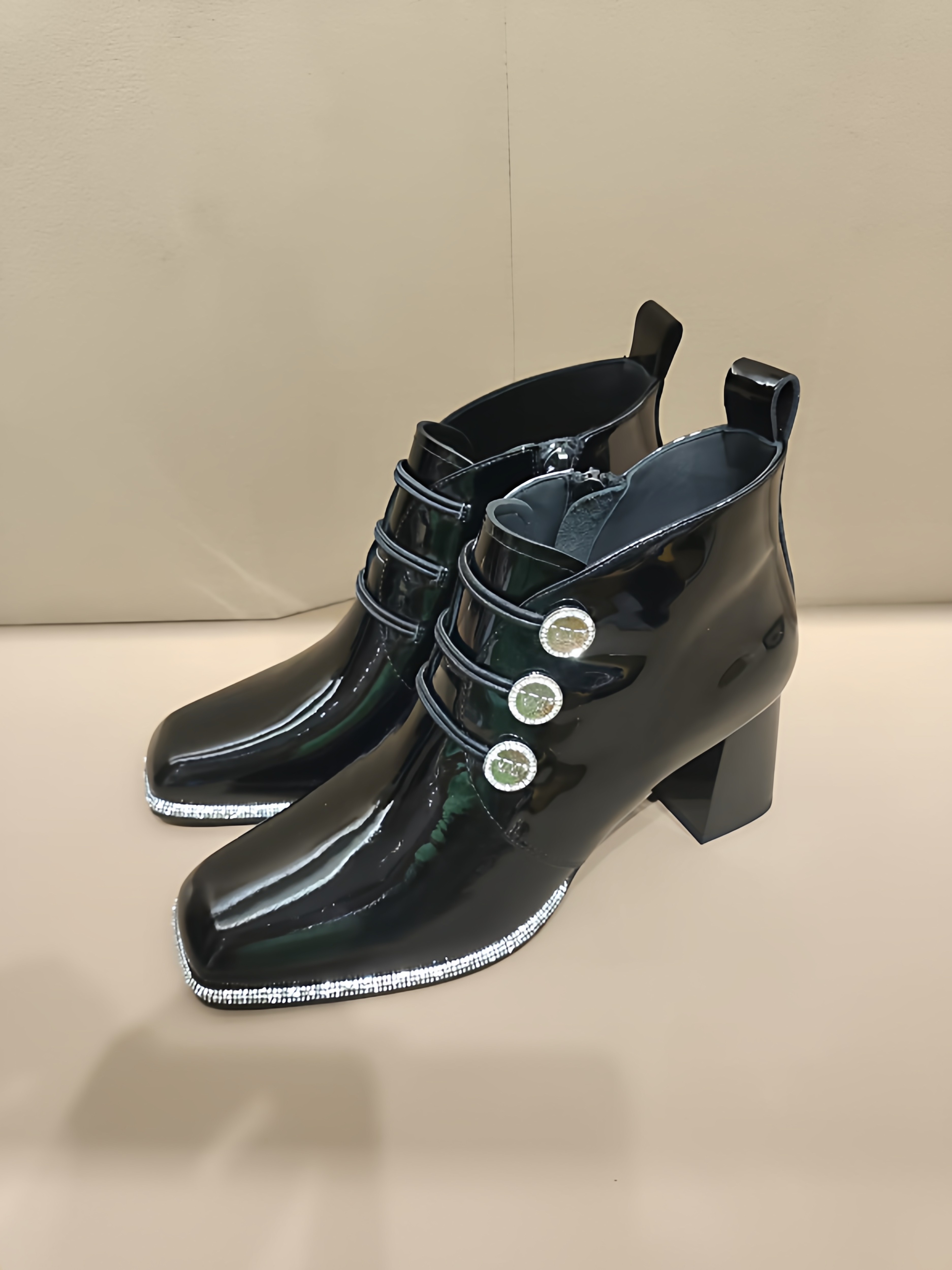 VME舞魅2真皮粗跟短靴女英伦风复古马丁靴VS25D3574