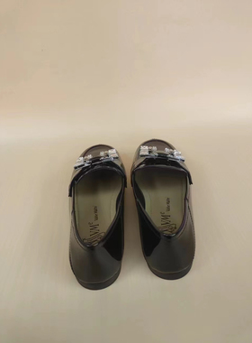 VME/舞魅2024年春季方扣时尚黑色小皮鞋VS24A3502