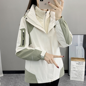 蕉下森林三合一冲锋衣男女款2024秋冬户外情侣旅游保暖休闲外套男