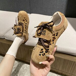 欧洲站2024秋季新款真皮豹纹系带平底休闲鞋女百搭运动板鞋德训鞋
