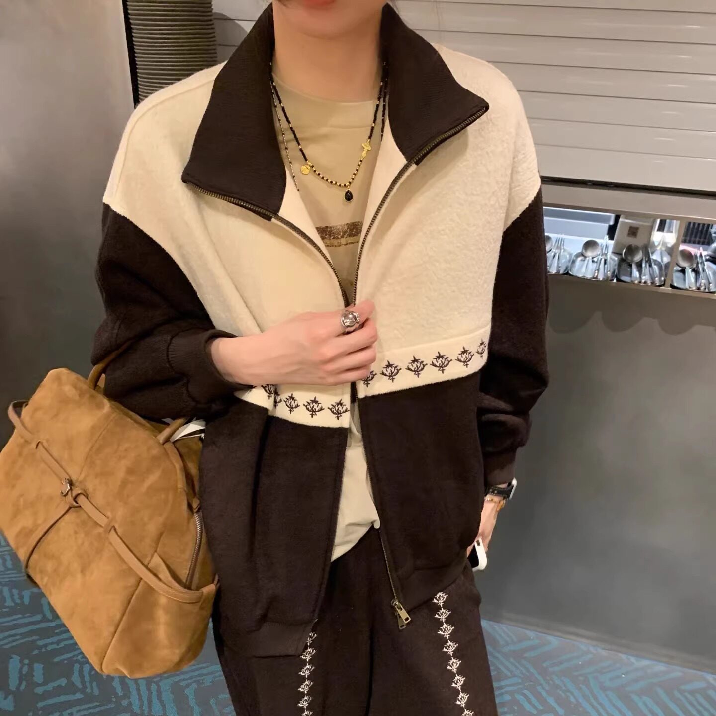 sofia定制25秋冬新品撞色拼接刺绣拉链夹克时尚百搭显瘦短外套女