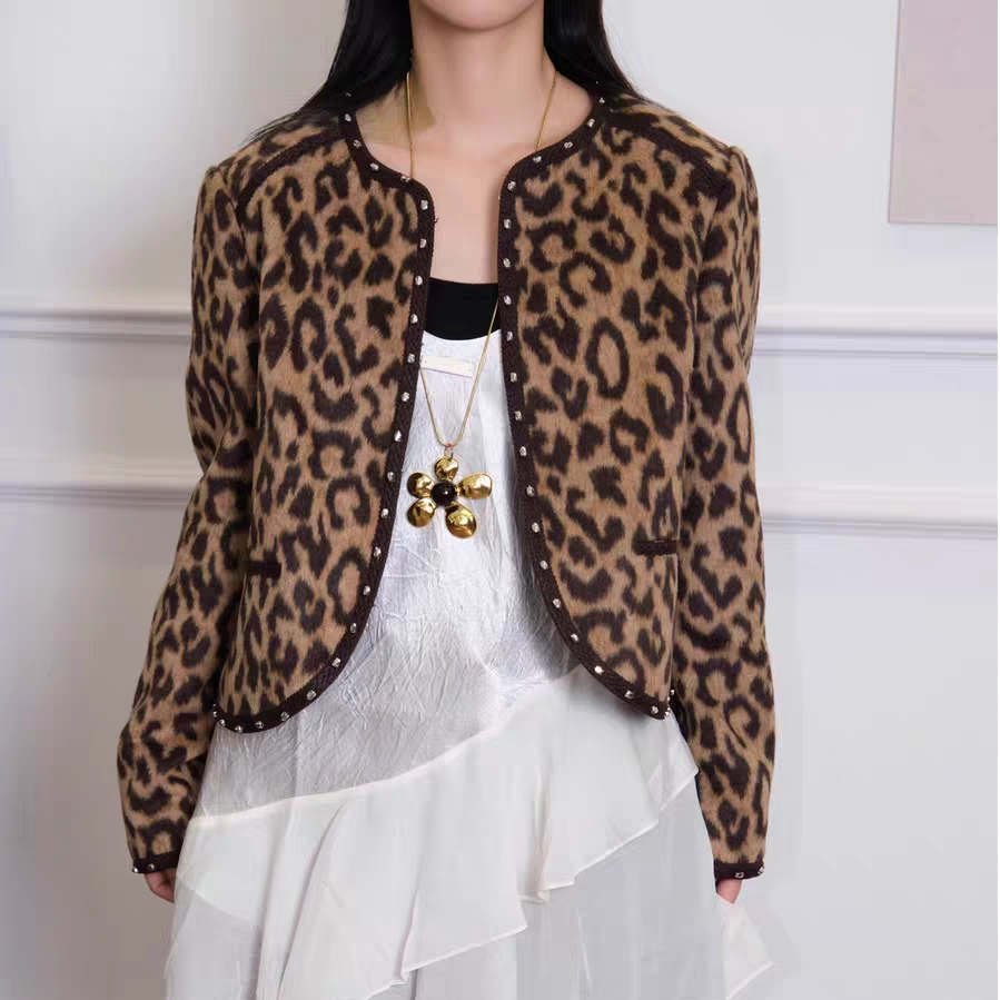 sofia定制25秋冬新款复古豹纹短外套女时尚百搭铆钉装饰圆领外套
