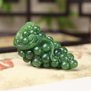 天然新疆和田玉碧玉葡萄吊坠