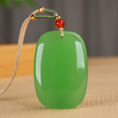 和田玉苹果绿平安牌吊坠