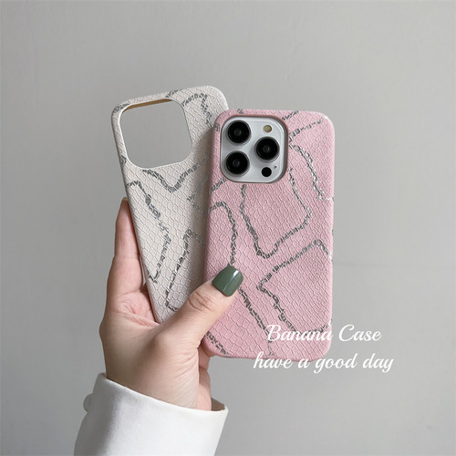 iPhone16个性轻奢银丝蛇纹手机壳