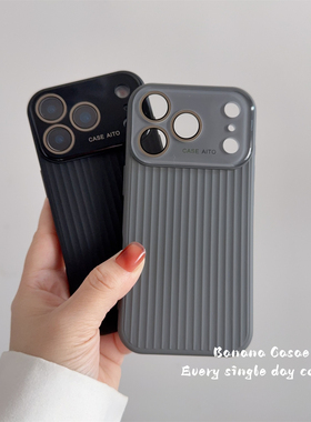 BananaCase简约黑灰色自带镜头立体条纹适用iPhone13苹果14pro手机壳17promax全包防摔16pro新款15保护套软壳