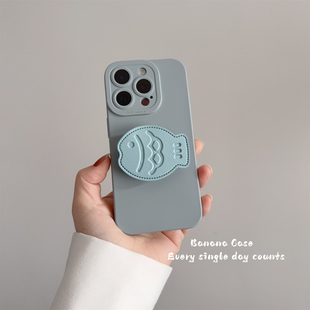 韩国ins小众蓝灰色软壳适用iphone16苹果17promax手机壳14pro小鱼支架13可爱15promax防摔11保护套12女13mini