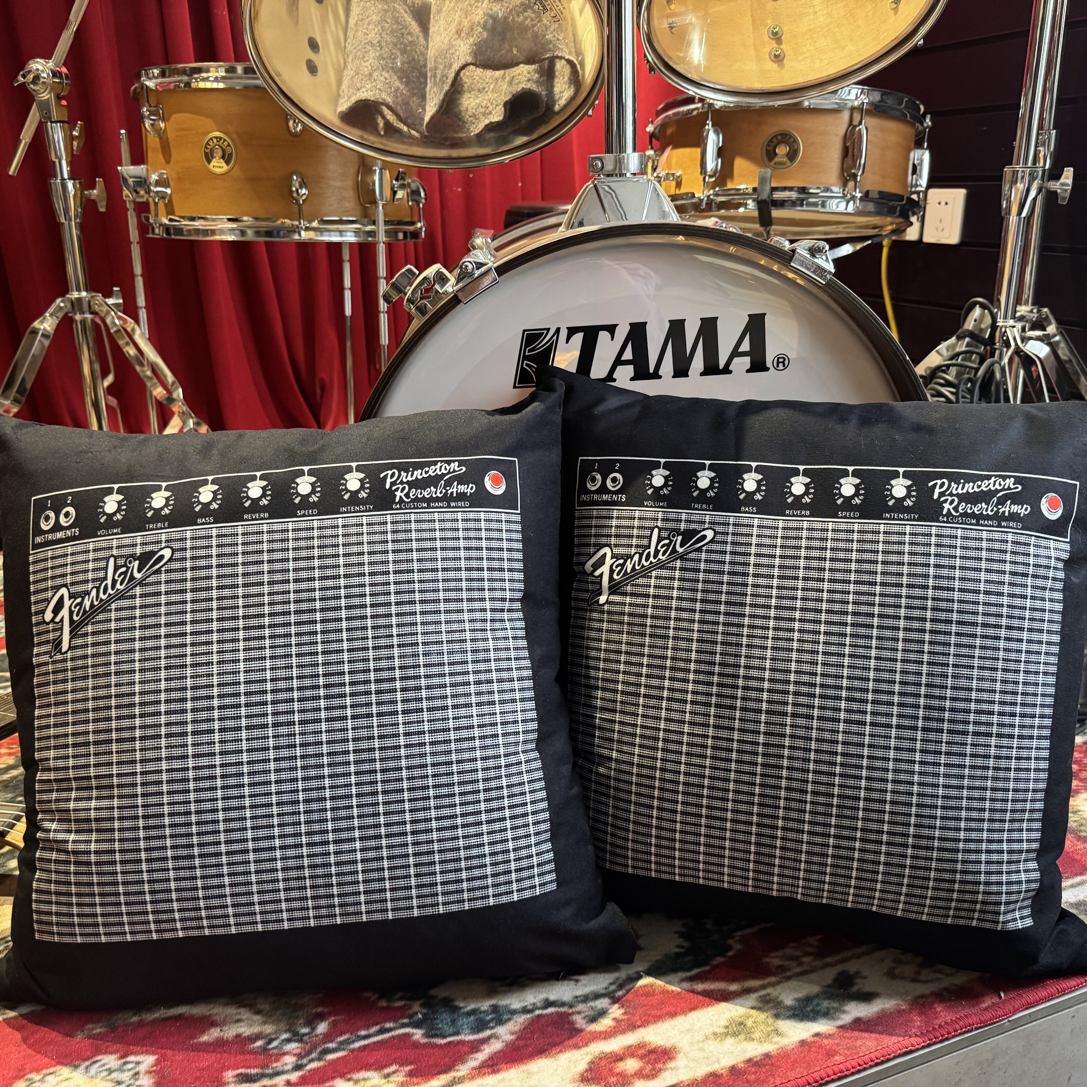 fender电吉他摇滚音箱抱枕复古电视机音箱创意家用抱枕加厚宝宝绒