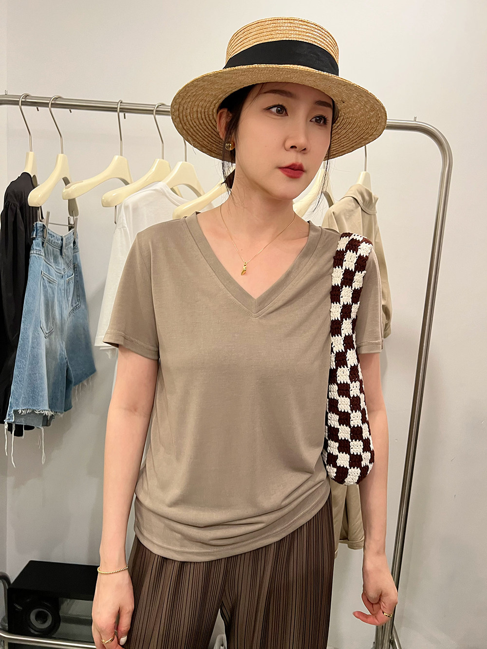 清仓现货垂感V领莫尔代短袖T恤女春夏季宽松显瘦休闲上衣7339 - 实物图