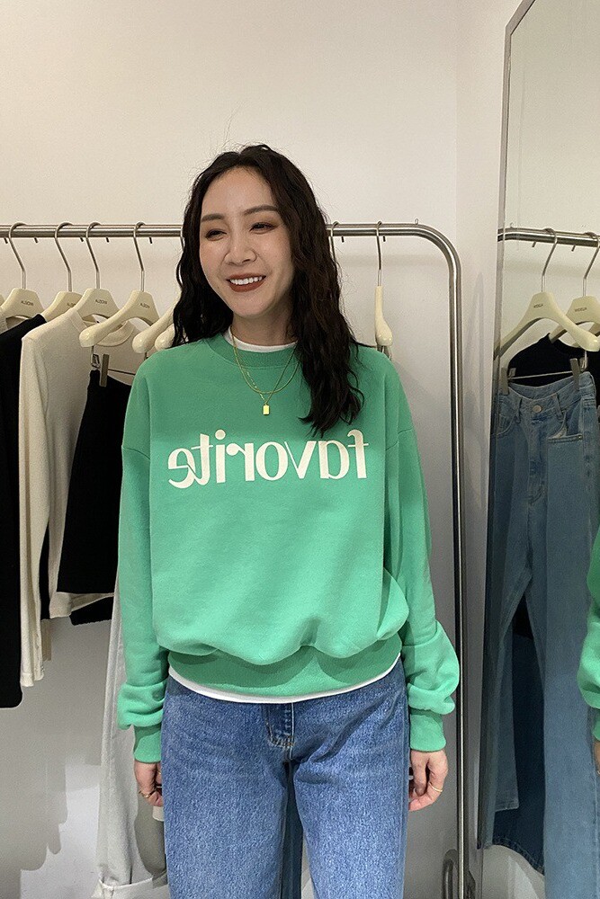 绿色薄绒字母印花卫衣女