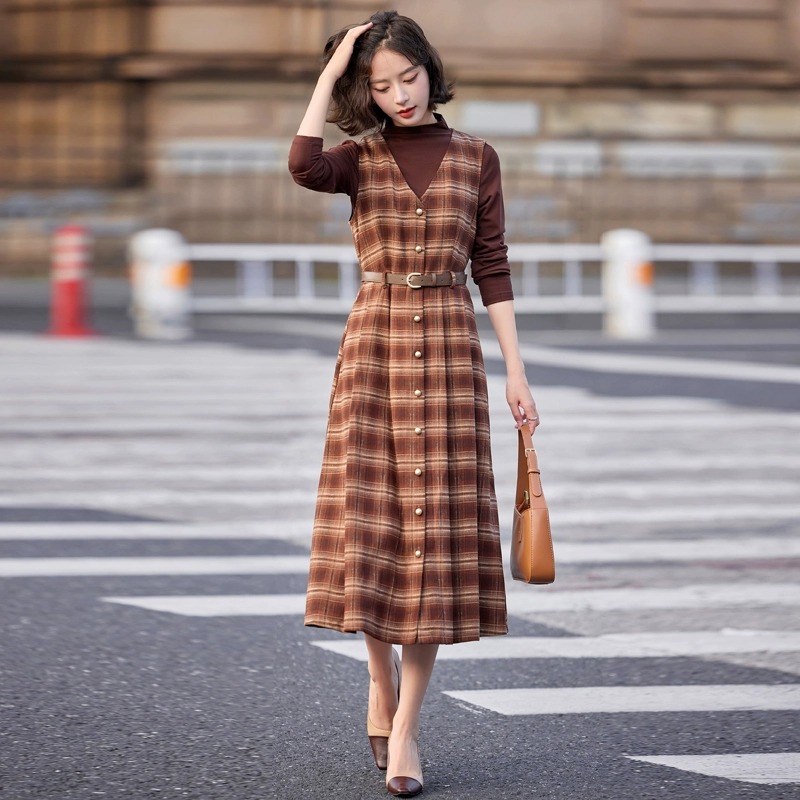 秋冬季新款法式穿搭整套高级感复古格子马甲背心连衣裙两件套装裙