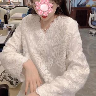 高级感重工提花刺绣蕾丝v领衬衫女冬法式气质漂亮温柔打底衫上衣