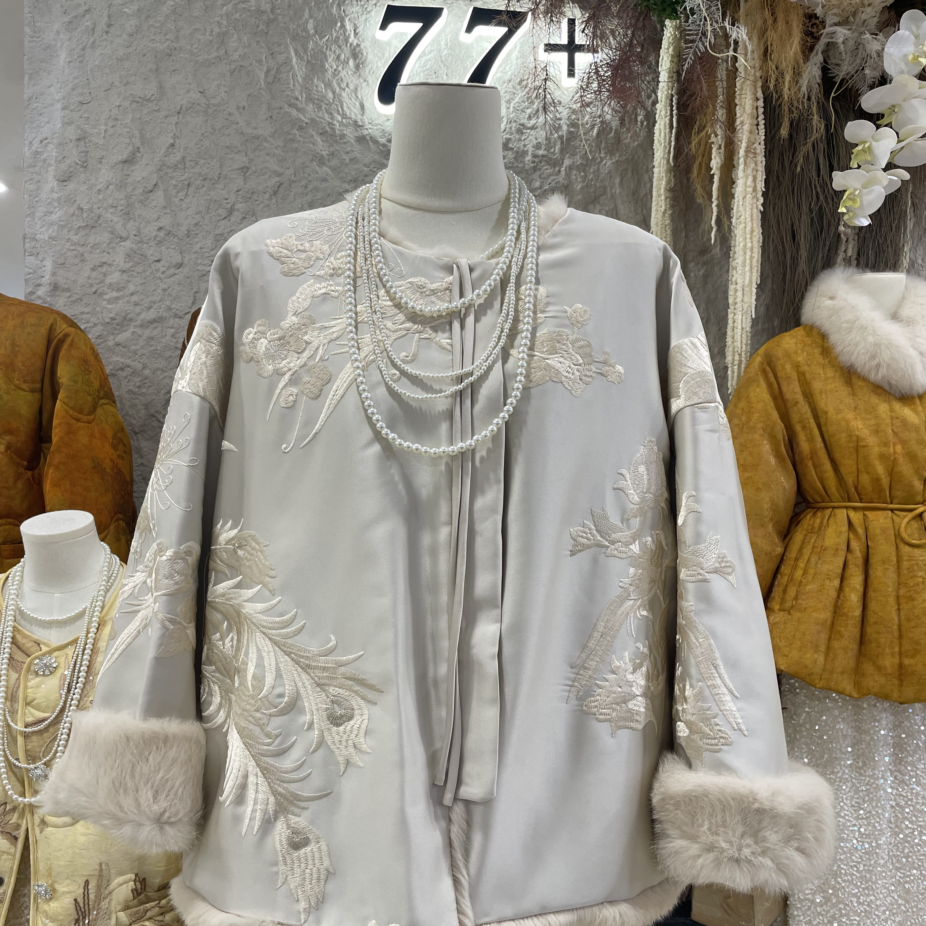 新中式刺绣兔毛皮草外套高级感