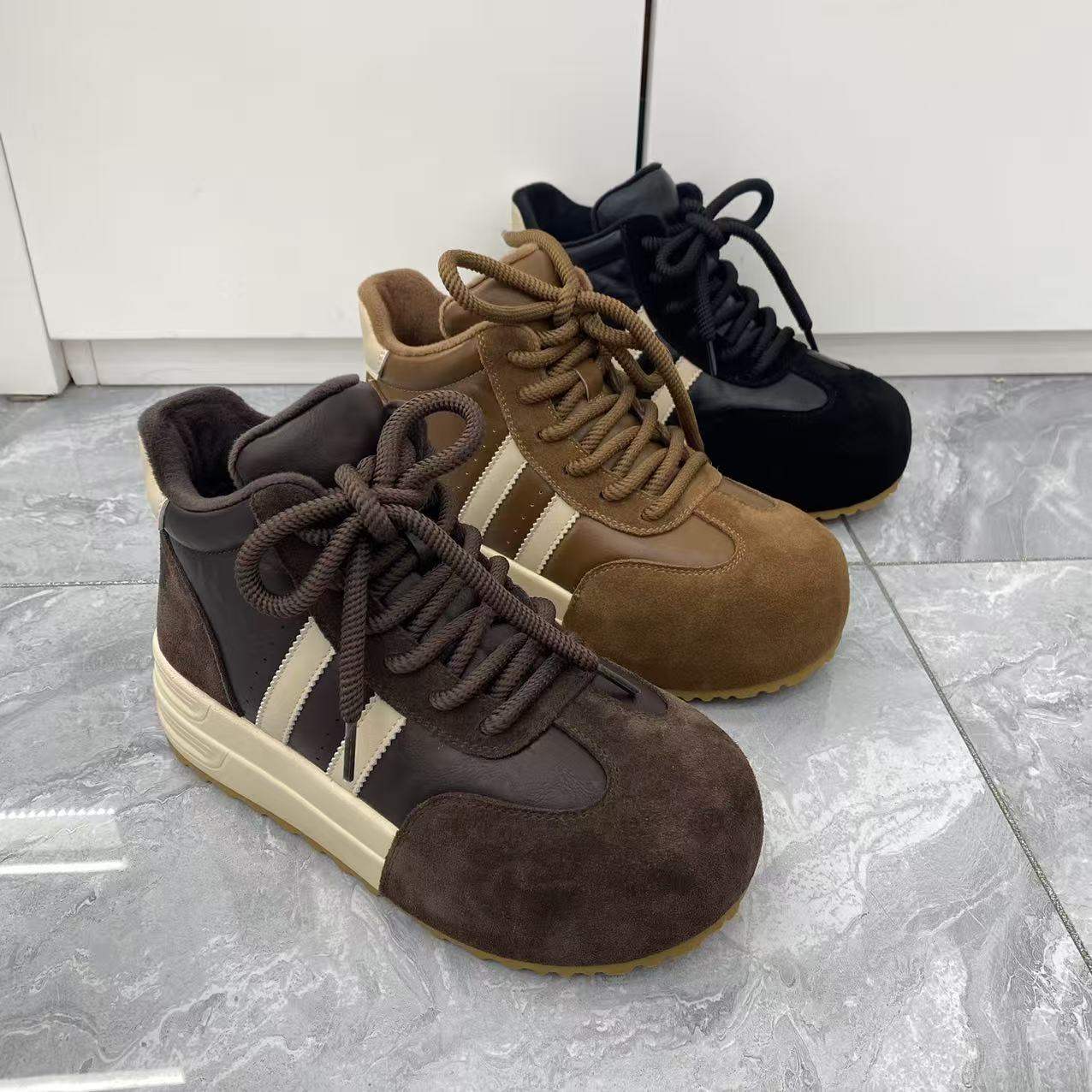 2025冬季新款女款真皮平底加棉休闲鞋防滑保暖舒适百搭休闲女鞋