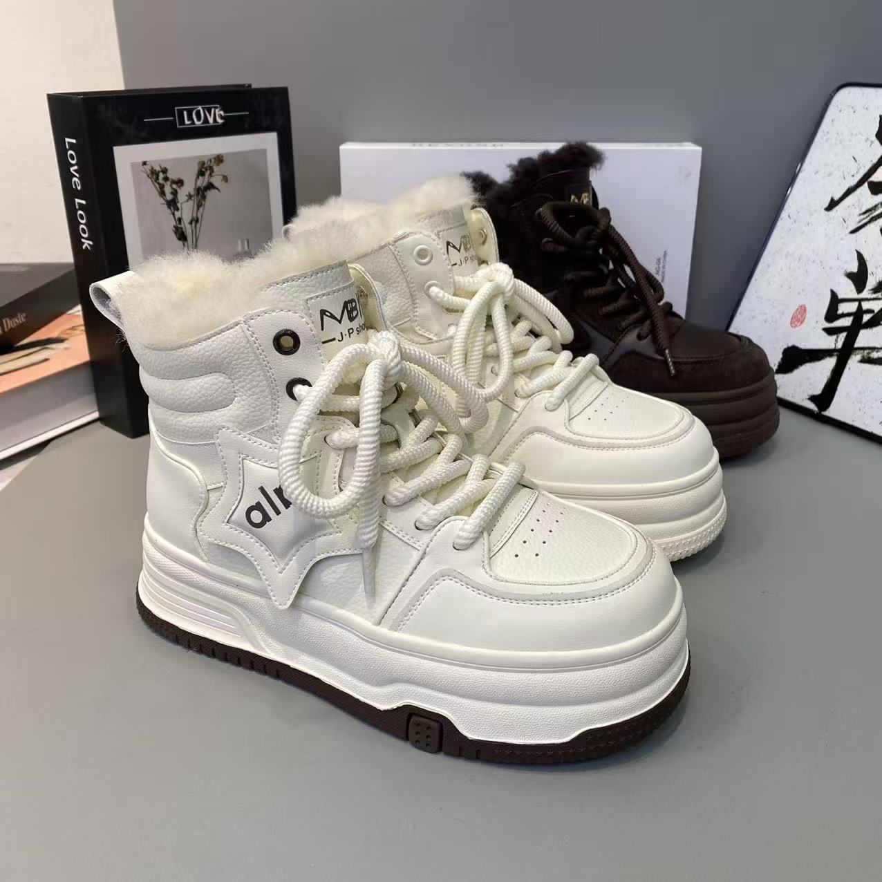 冬季新款女款平底高帮加棉休闲保暖女鞋舒适百搭防滑底休闲鞋