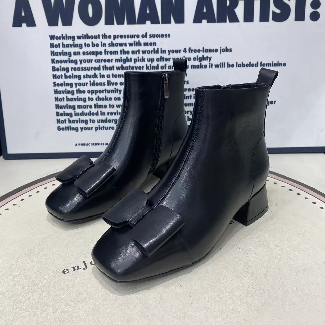 2025秋冬新款女款牛皮粗跟蝴蝶结短靴时尚加棉百搭方跟女鞋