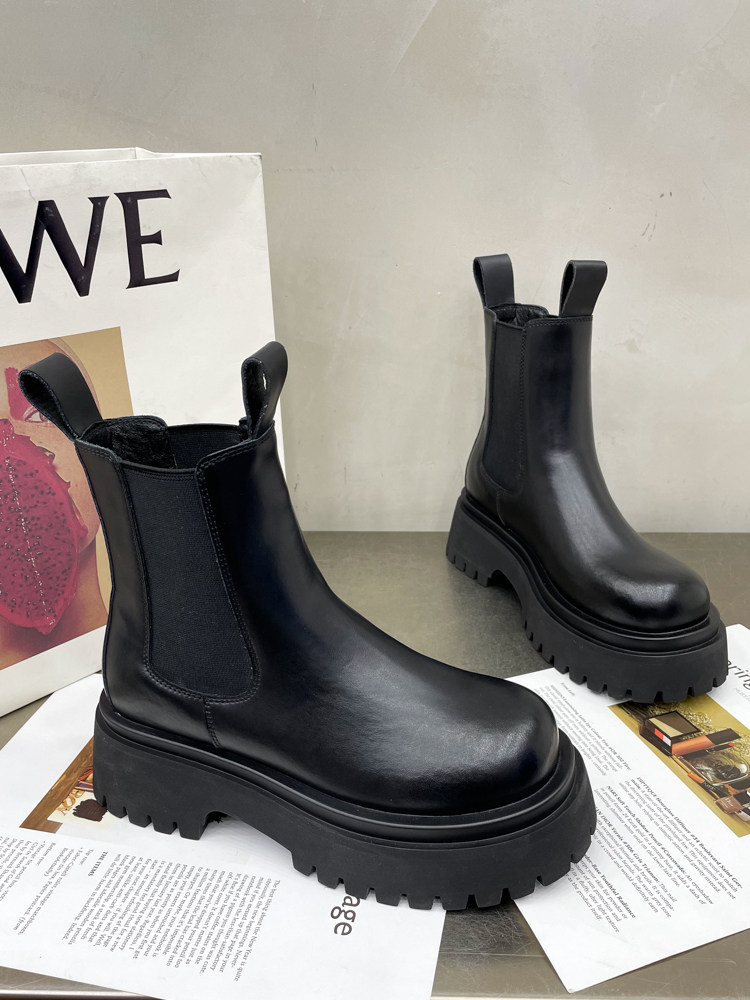 여성을위한 유럽  가죽 짧은 부츠 굴뚝 부츠 2024 새로운 상위 레이어 소 가죽 첼시 부츠 두꺼운 밑창 강화 마틴 부츠