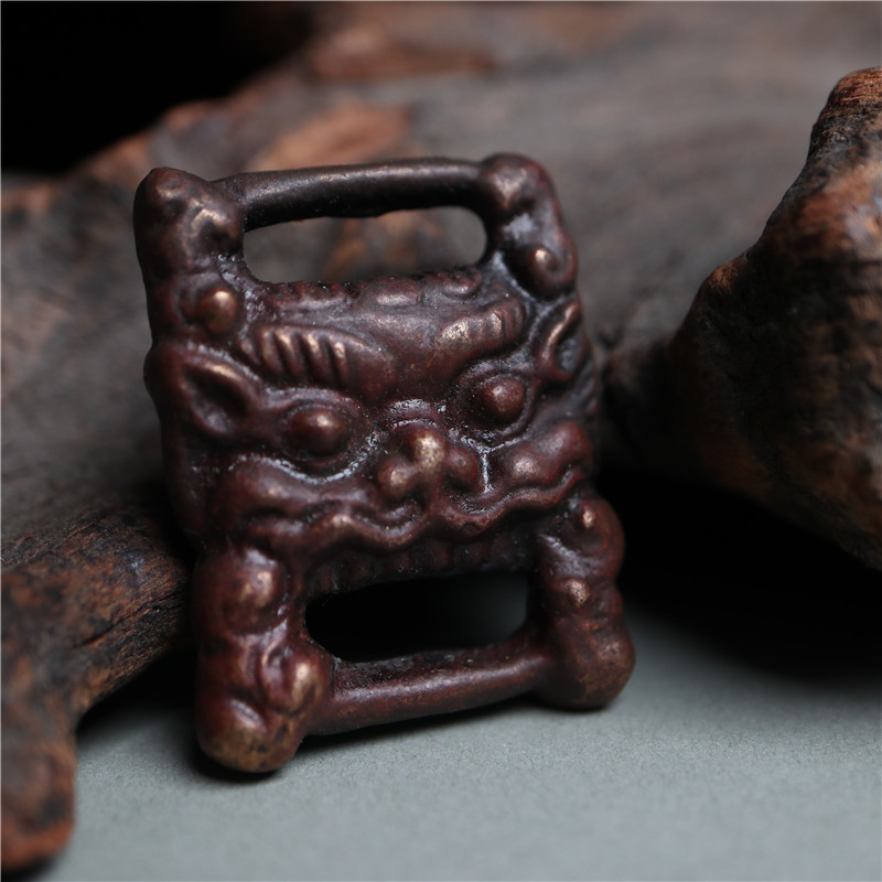 西藏紫铜神兽支巴扎经书扣藏式护身吊坠设计包挂扣手腰带扣挂件