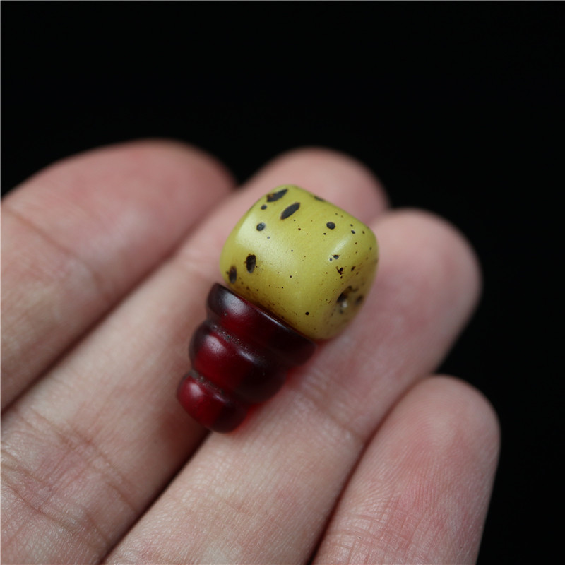 藏区老串拆下清代黄搅胎老琉璃三通配老红料佛塔文玩三通佛头配珠