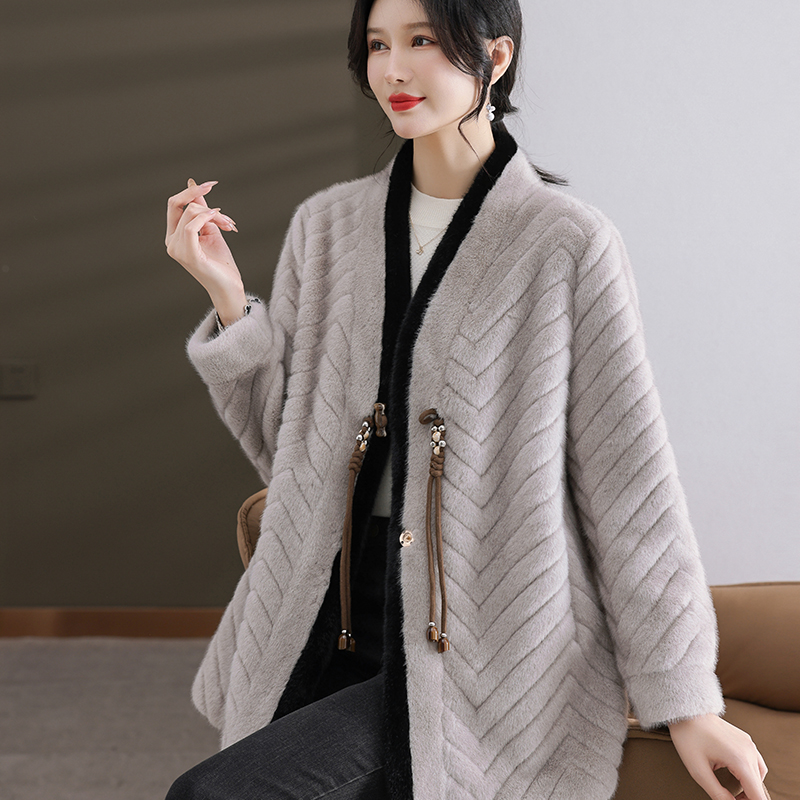 妈妈装皮草外套女秋冬新款40岁50中老年冬装水貂绒皮毛一体上衣