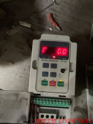 (胜发设备）海利普变频器HLPNV0D7543A0.75kw二台 安装孔