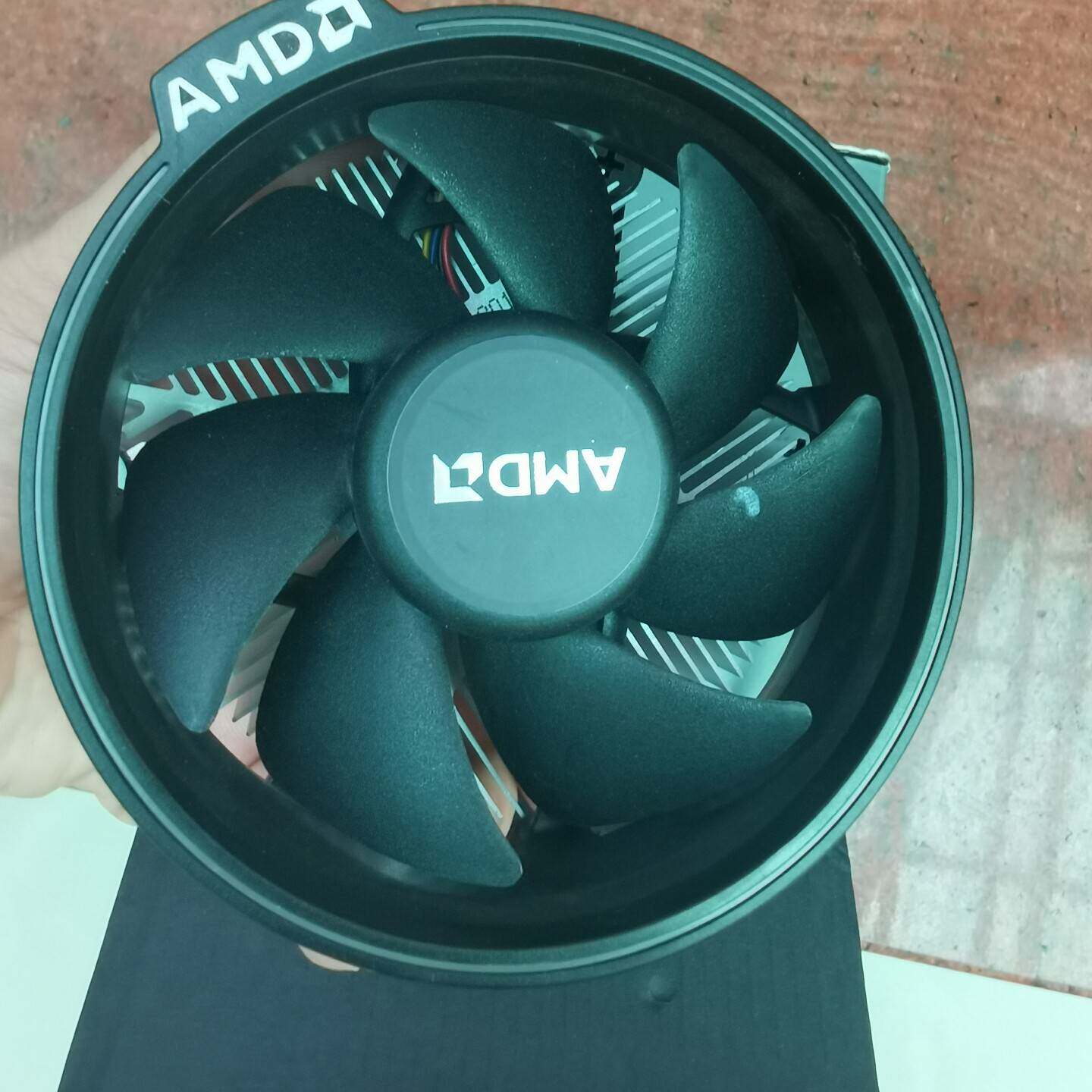 议价-cpu散热风扇，还没上过机，但散热胶蹭