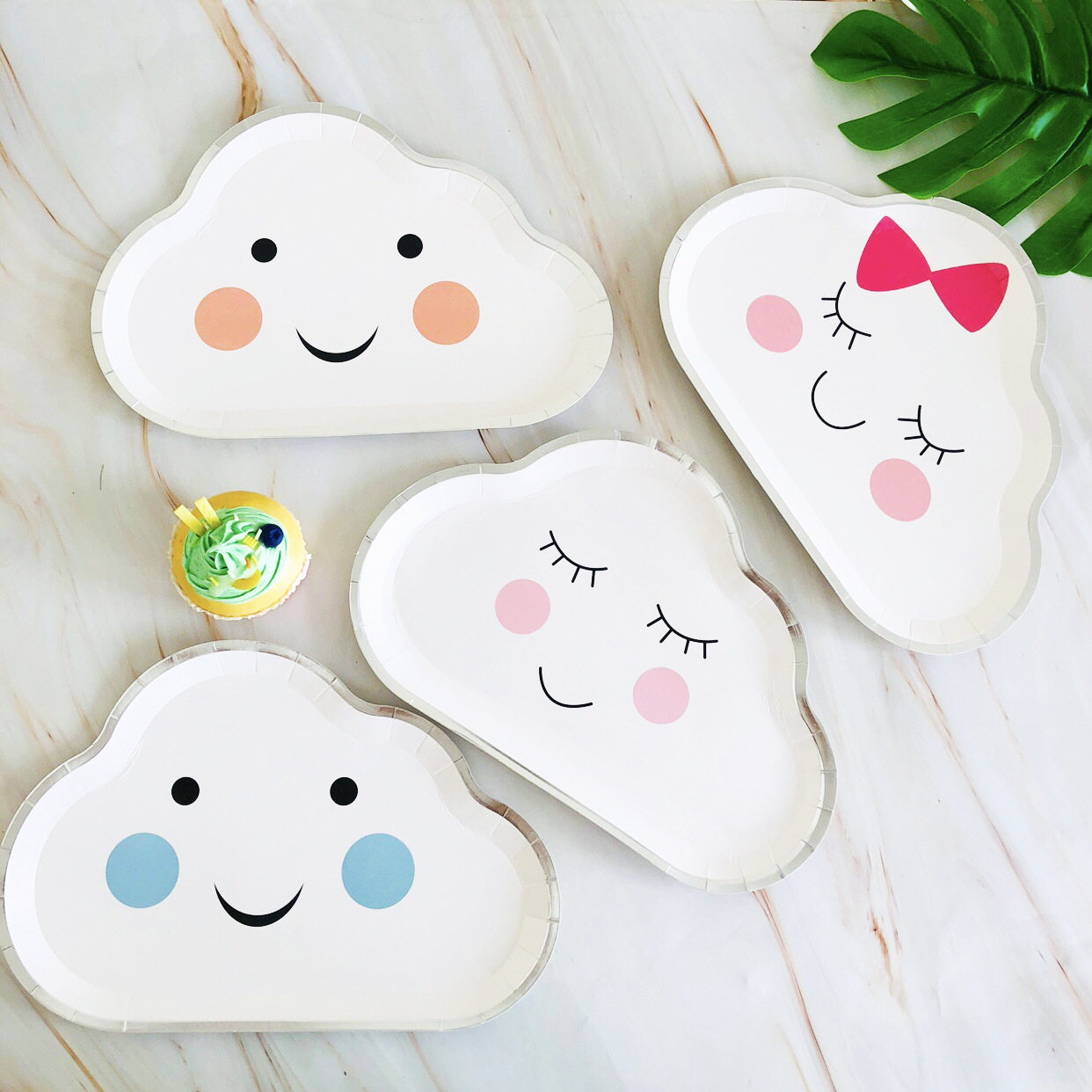 新款派对一次性纸盘卡通笑脸盘子生日蛋糕碟子烫金渐变白云混色盘
