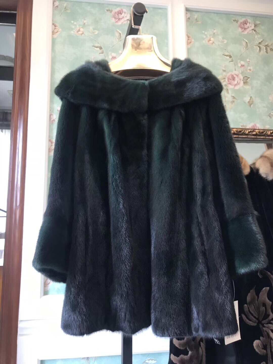 進口天鵝絨綠色漸變色中長款大披肩性感女外套整貂貂皮大衣反季清在類目 女裝/女士精品, 皮草中 - 來自Buy2taobao.com提供專業的淘寶代購服務