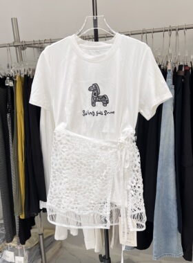 时尚设计感蕾丝屁帘短袖T恤女2026新款圆领宽松显瘦字母上衣96038