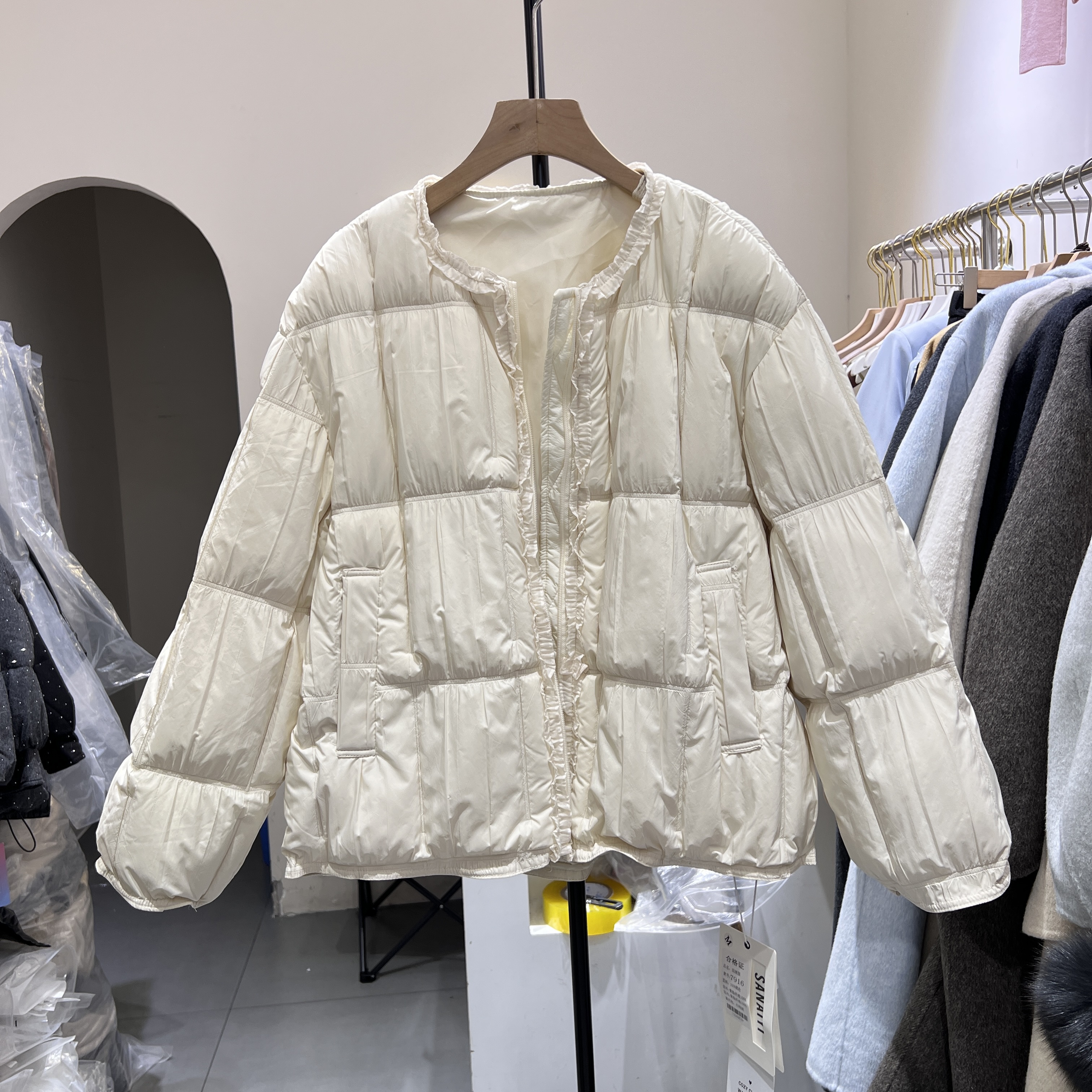 花边2025冬季新款时尚圆领羽绒服女韩系宽松白鸭绒棒球服外套7916