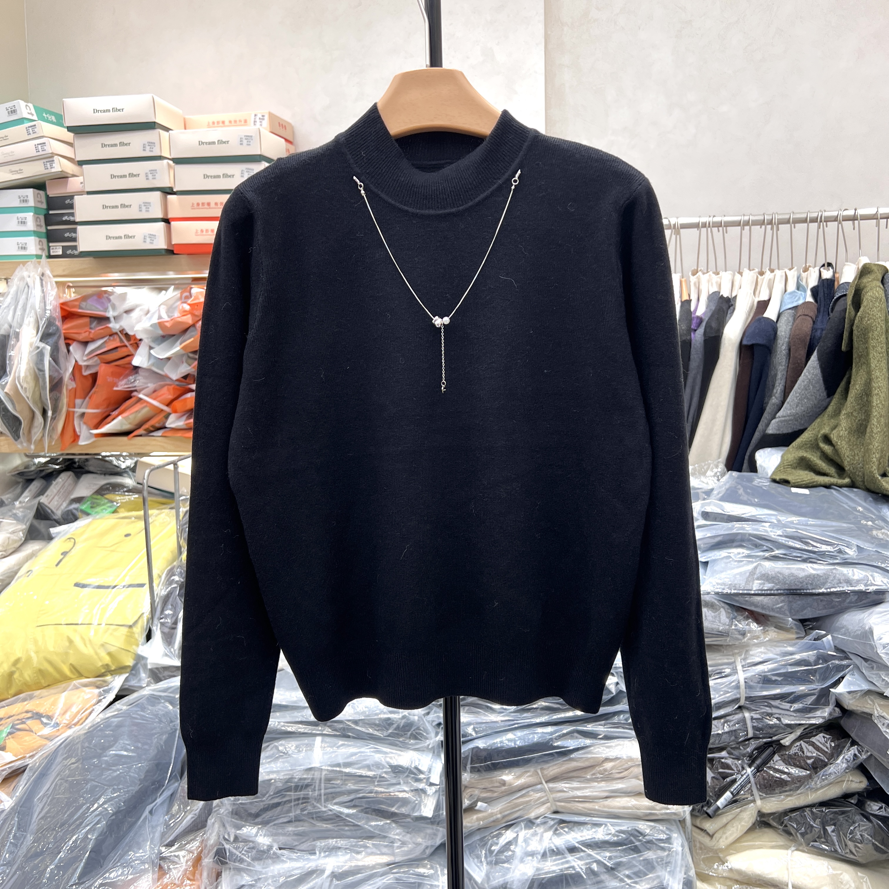 2025秋冬新款韩系温柔软糯半高领项链针织衫女显瘦打底上衣37175